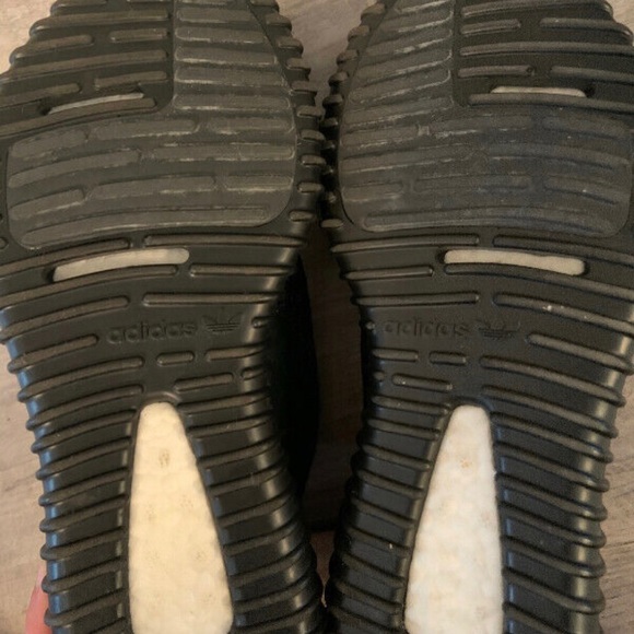 Yeezy Boost 350 Pirate Black - Picture 4 of 4